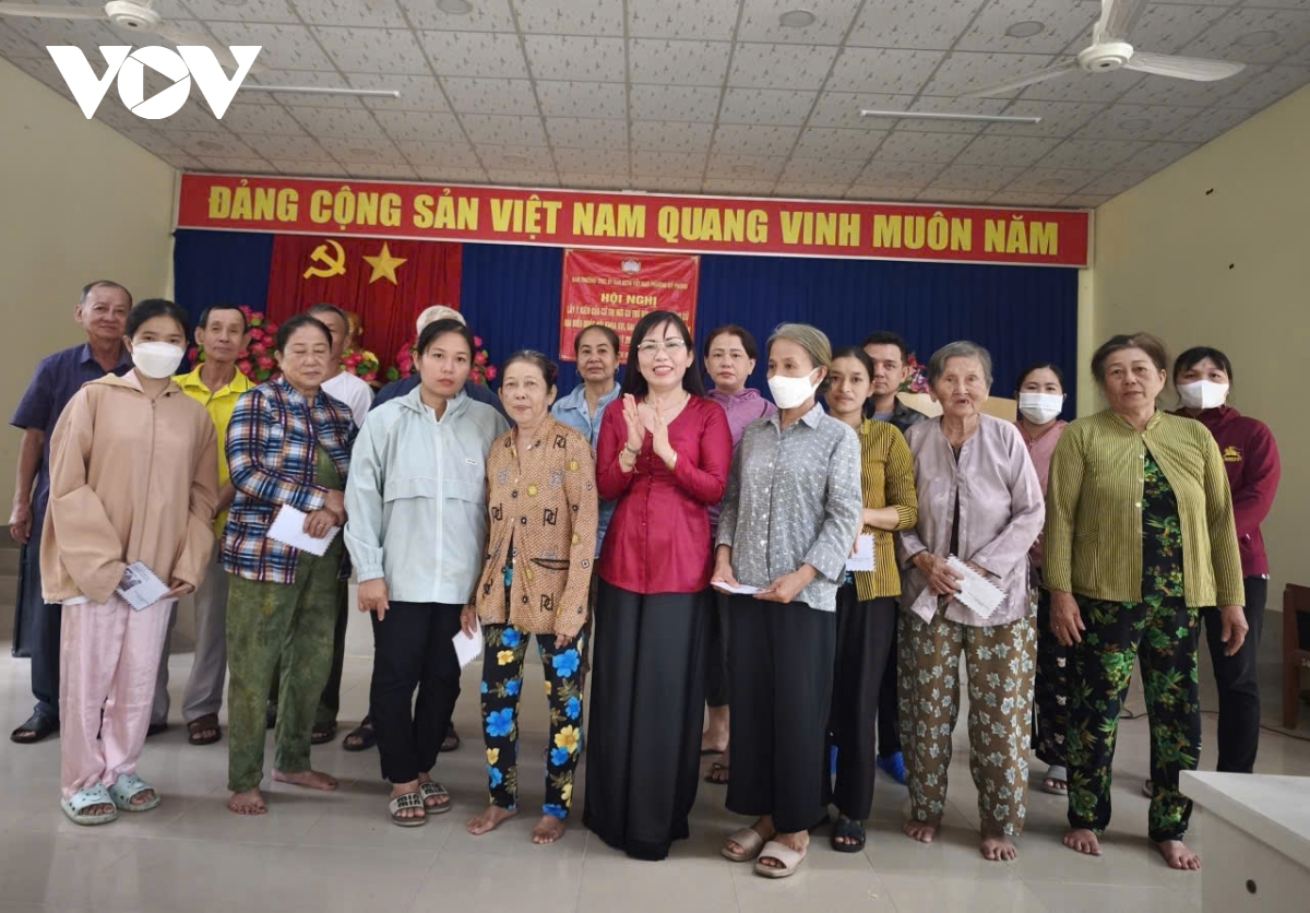 Đồng Tháp trao hơn 81.300 phần quà Tết đến người dân có hoàn cảnh khó khăn